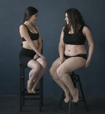 Individual displaying sculpted waist and abdomen contour